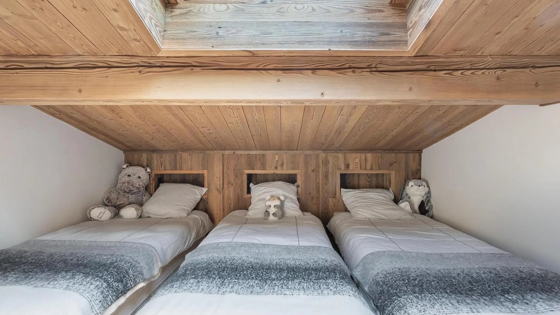 Chalet De Luxe Avec Piscine Et Espace Jeux, Proche Centre De Megeve - Fr-1-569-140 0*,